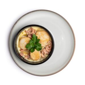 Coquilles met witloof, hollandaisesaus en garnaaltjes