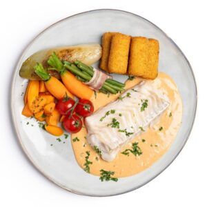 Kabeljauw met kreeftensaus, jonge groenten en aardappelpuree of verse aardappelkroketten